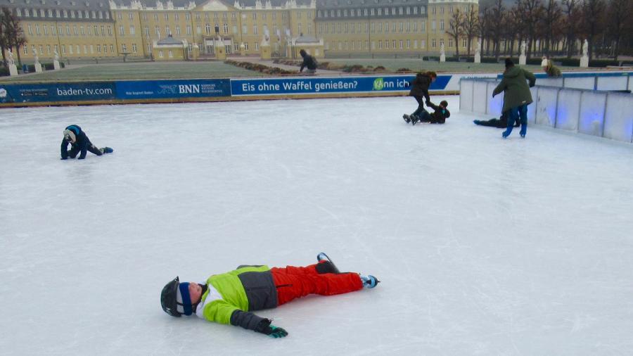 Die Mondsteine genießen die Eiszeit am Karlsruher Schloss