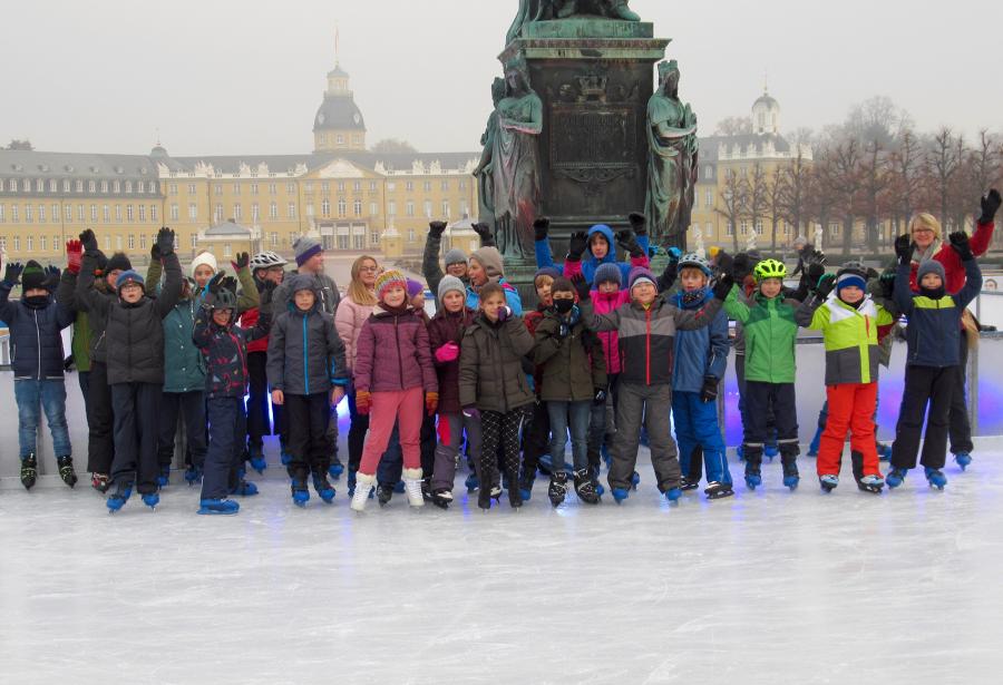 Die Mondsteine genießen die Eiszeit am Karlsruher Schloss